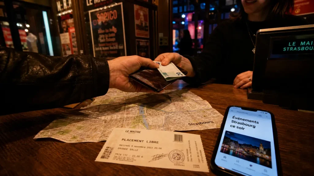 Événements Strasbourg ce soir : billet et smartphone au théâtre