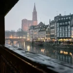 Visiter Strasbourg journée : quais de l’Ill et cathédrale au petit matin