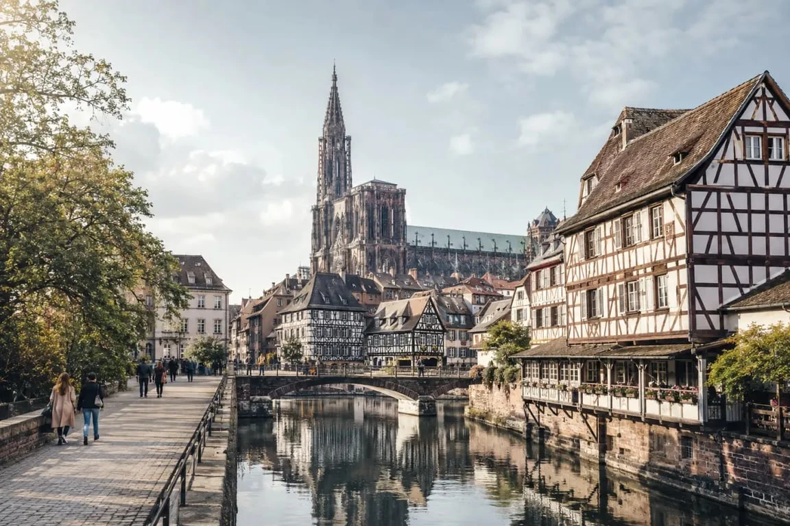 Balade strasbourg centre entre la cathédrale Notre-Dame et la Petite France à Strasbourg