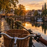 Balade à vélo Strasbourg sur une piste cyclable près des canaux et de la Petite France