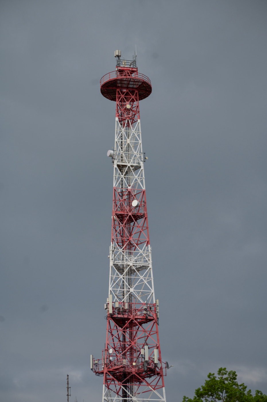 L’antenne de France 3 Alsace, place de Bordeaux à Strasbourg ; repère de la place hors marché.