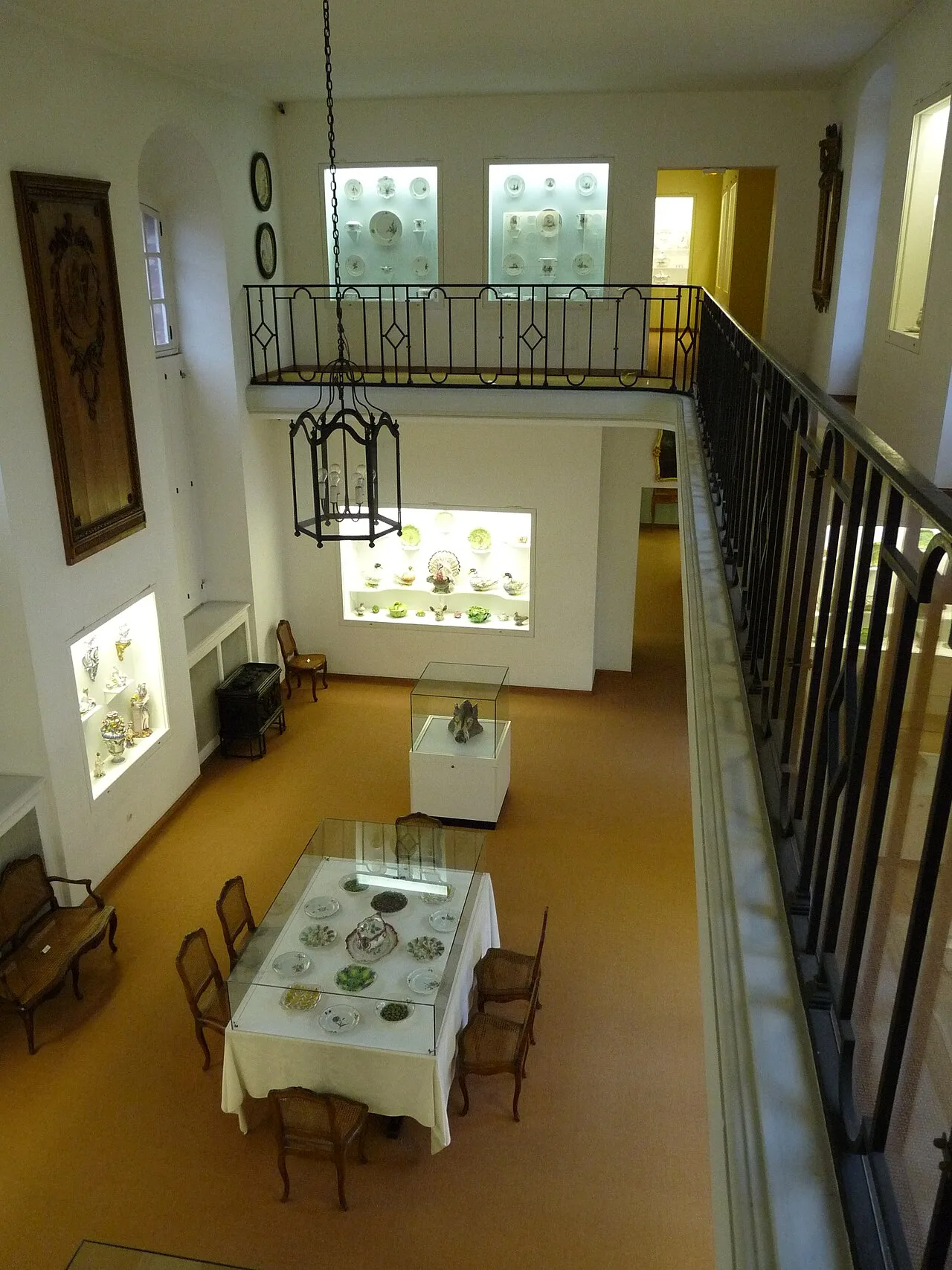 La collection de céramiques Hannong au Musée des Arts décoratifs.