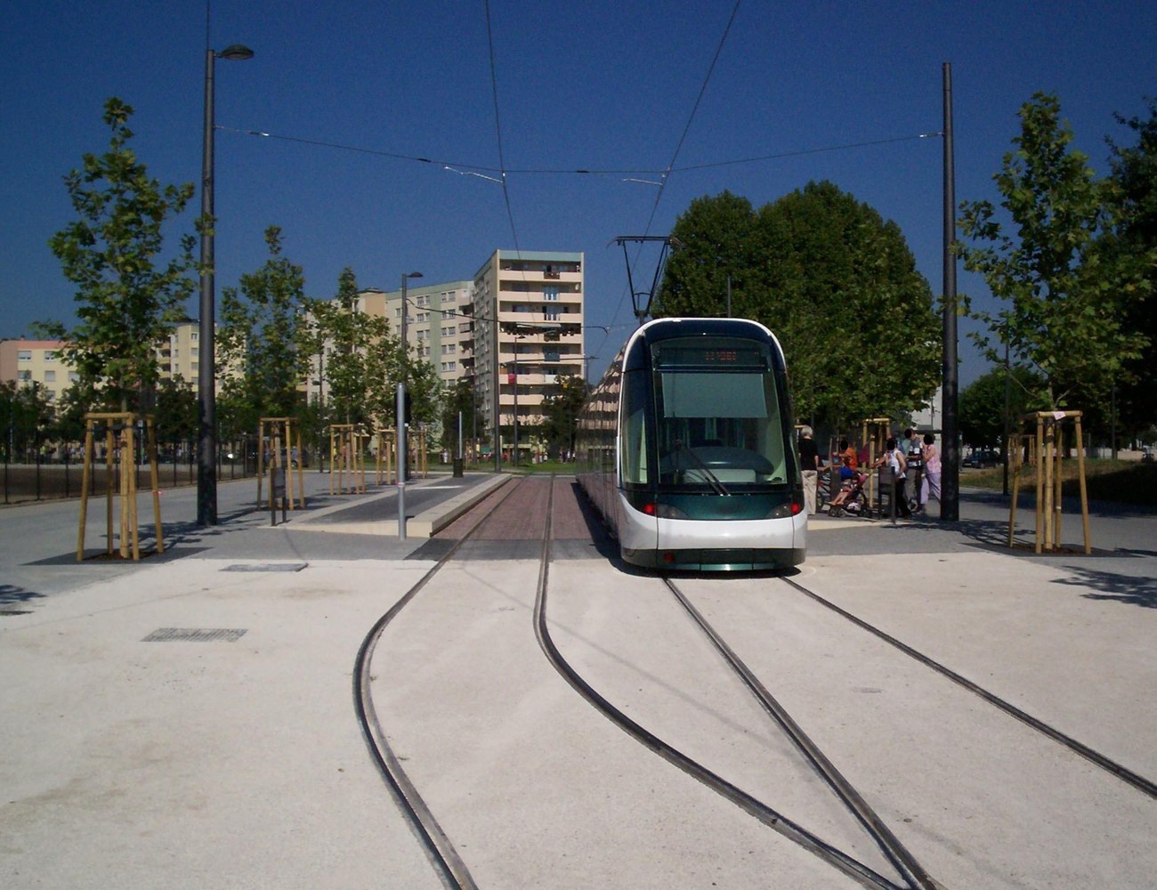L’arrêt Neuhof Rodolphe Reuss, point d’accès à Django par le tram C. Photographie historique de l’arrêt.